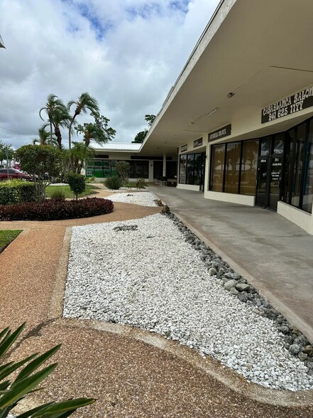 2811 Tamiami Trl, Port Charlotte, FL à louer - Photo de l’immeuble – Image 2 sur 8