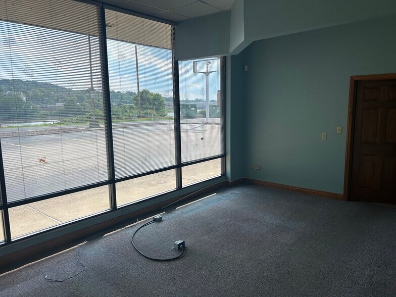 308 Patrick Street Plz, Charleston, WV à louer - Photo de l’immeuble – Image 3 sur 11