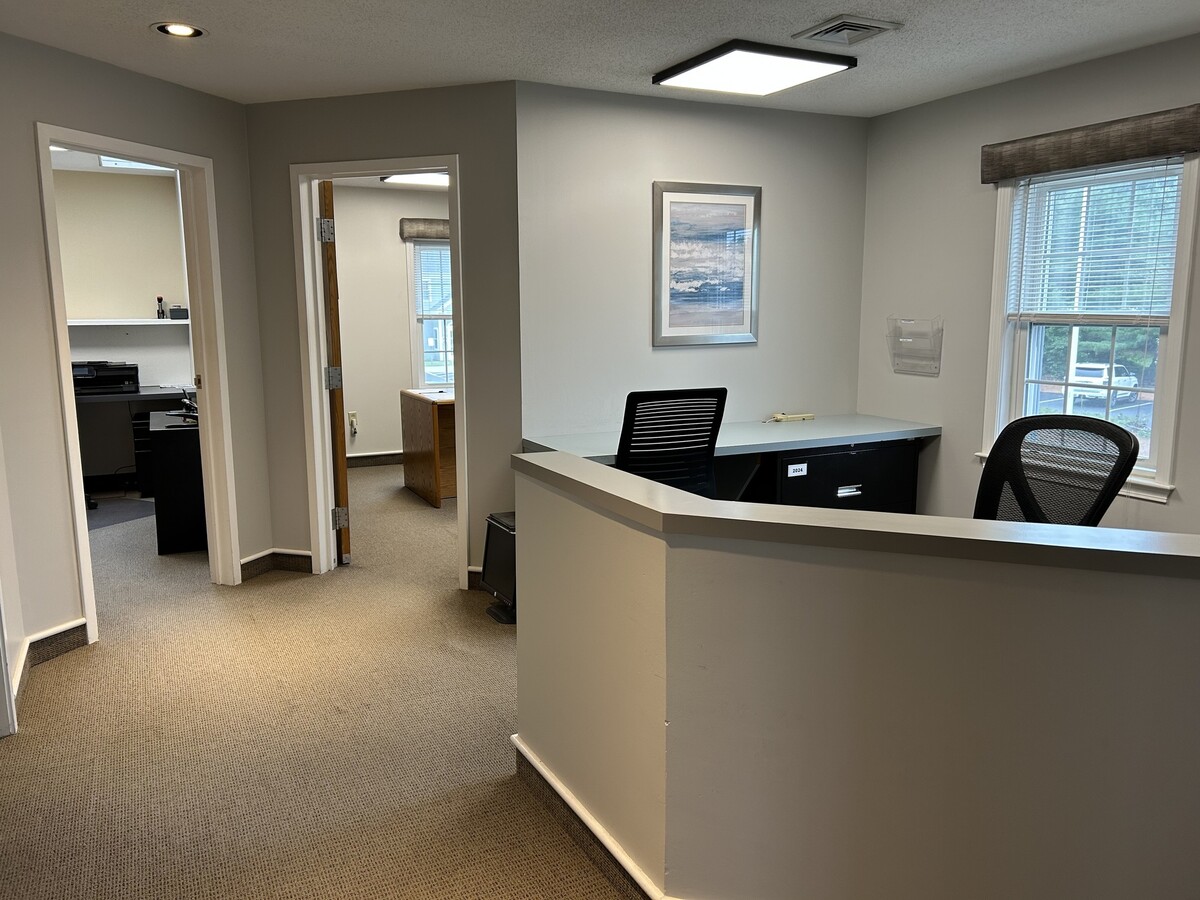 475 School St, Marshfield, MA 02050 - Lot 4 -  - Photo intérieure - Image 2 of 9