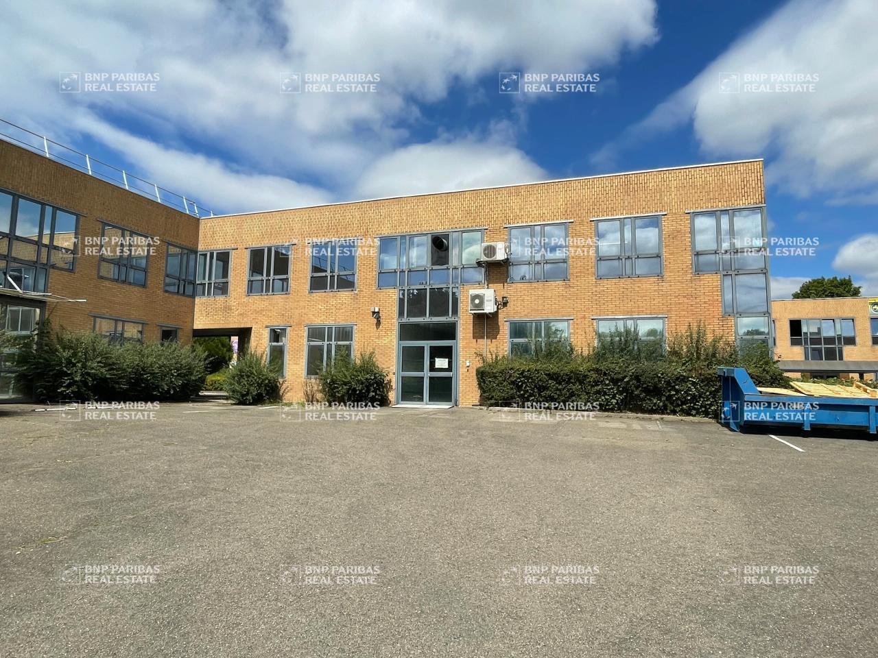Local d'activités dans Montigny-le-Bretonneux à vendre Photo de l’immeuble– Image 1 sur 9