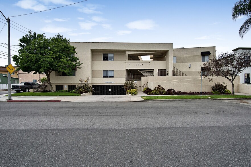 2001-2005 Grismer Ave, Burbank, CA à vendre - Photo de l’immeuble – Image 2 sur 22