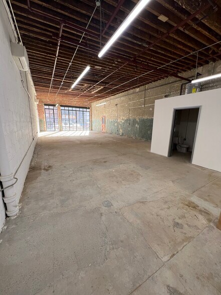 32 Meadow St, Brooklyn, NY à louer - Photo de l’immeuble – Image 3 sur 14