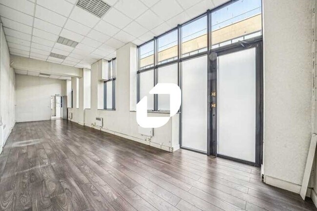 Plus de détails pour Local d'activités à louer