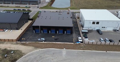 101 Progress Way, Oak Bluff, MB à louer Photo de l’immeuble– Image 2 sur 8