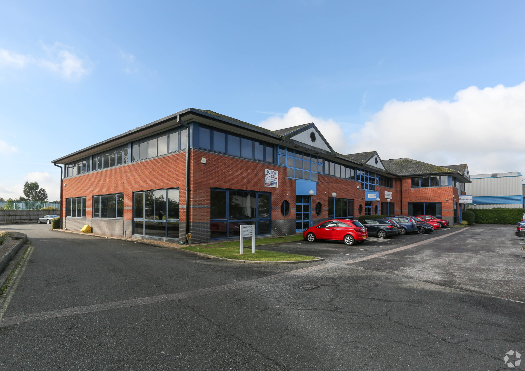 Manor Royal, Crawley à louer Photo principale– Image 1 sur 8