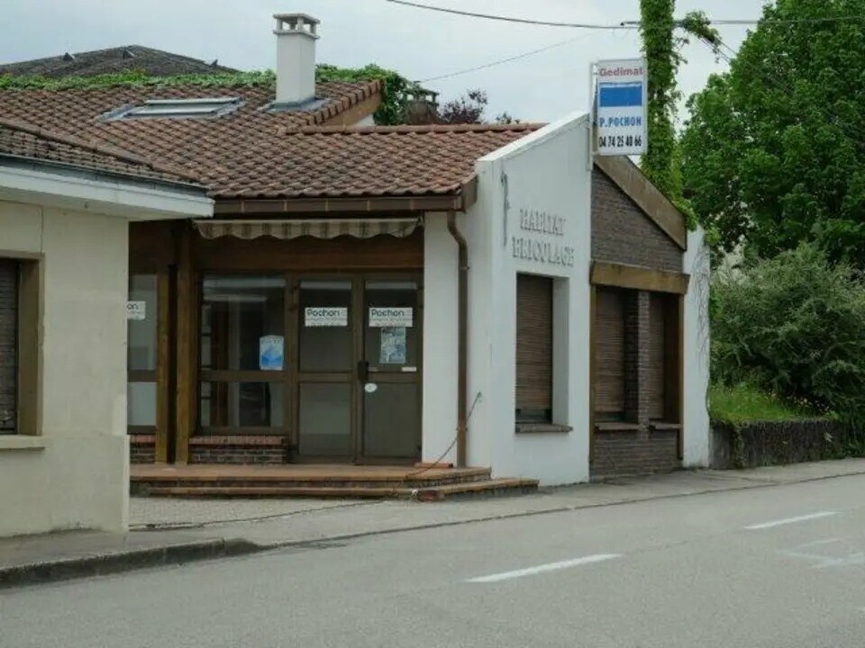 Bureau dans Montrevel-en-Bresse à louer Photo de l’immeuble– Image 1 sur 6