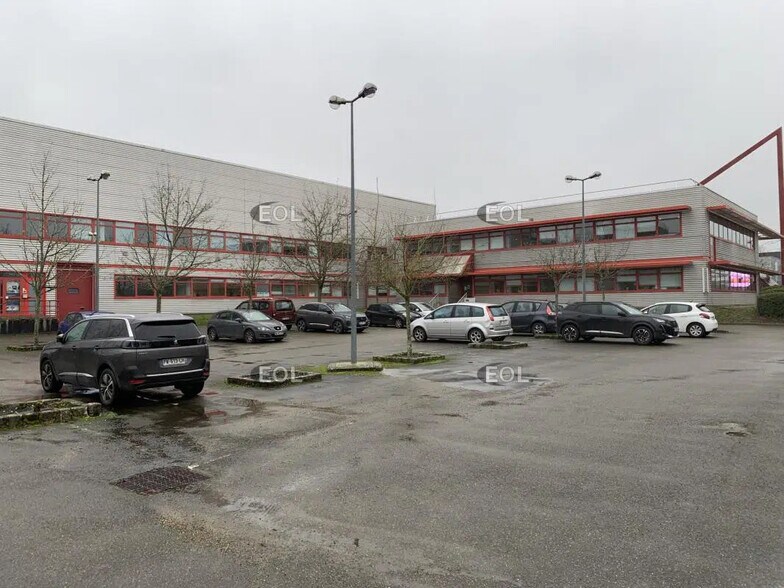 Local d’activités dans Maurepas à louer - Photo de l’immeuble – Image 1 sur 12