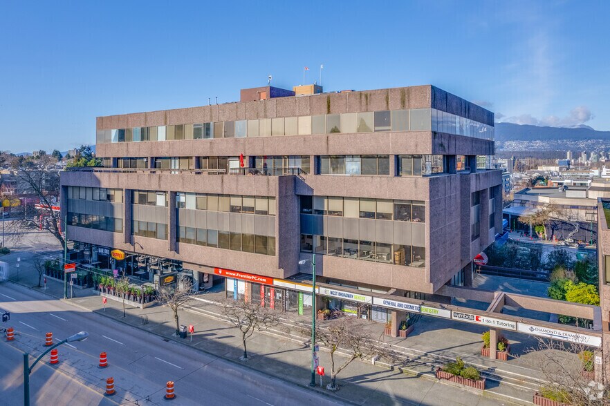 1755 W Broadway, Vancouver, BC à louer - Photo de l’immeuble – Image 1 sur 8