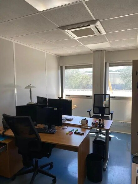 Bureaux/Local commercial dans Rousset à louer - Photo intérieure – Image 3 sur 4