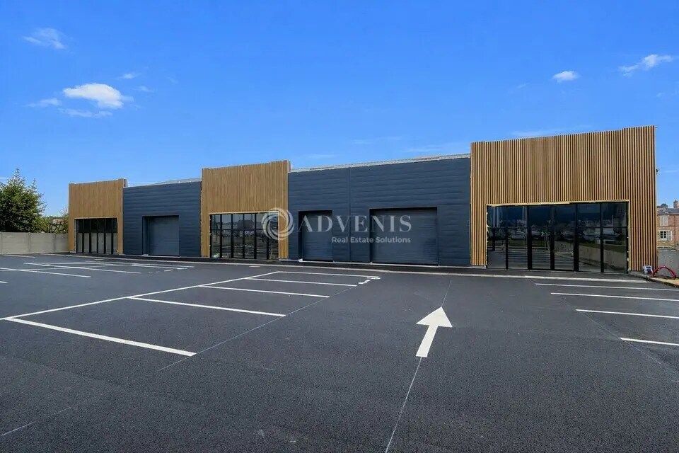 Local commercial dans Fleury-les-Aubrais à louer Photo de l’immeuble– Image 1 sur 5