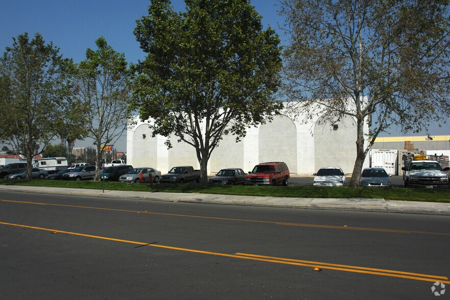 151 E Redlands Blvd, San Bernardino, CA à vendre - Photo de l’immeuble – Image 2 sur 6
