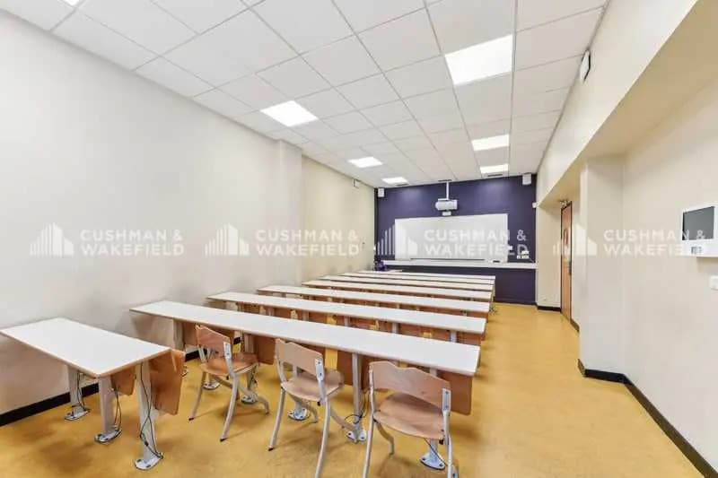 11 Rue Pierre Dupont, Paris à louer - Photo de l’immeuble – Image 2 sur 10