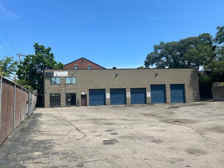 2500 Spring Grove Ave, Cincinnati, OH à vendre - Photo de l’immeuble – Image 2 sur 33
