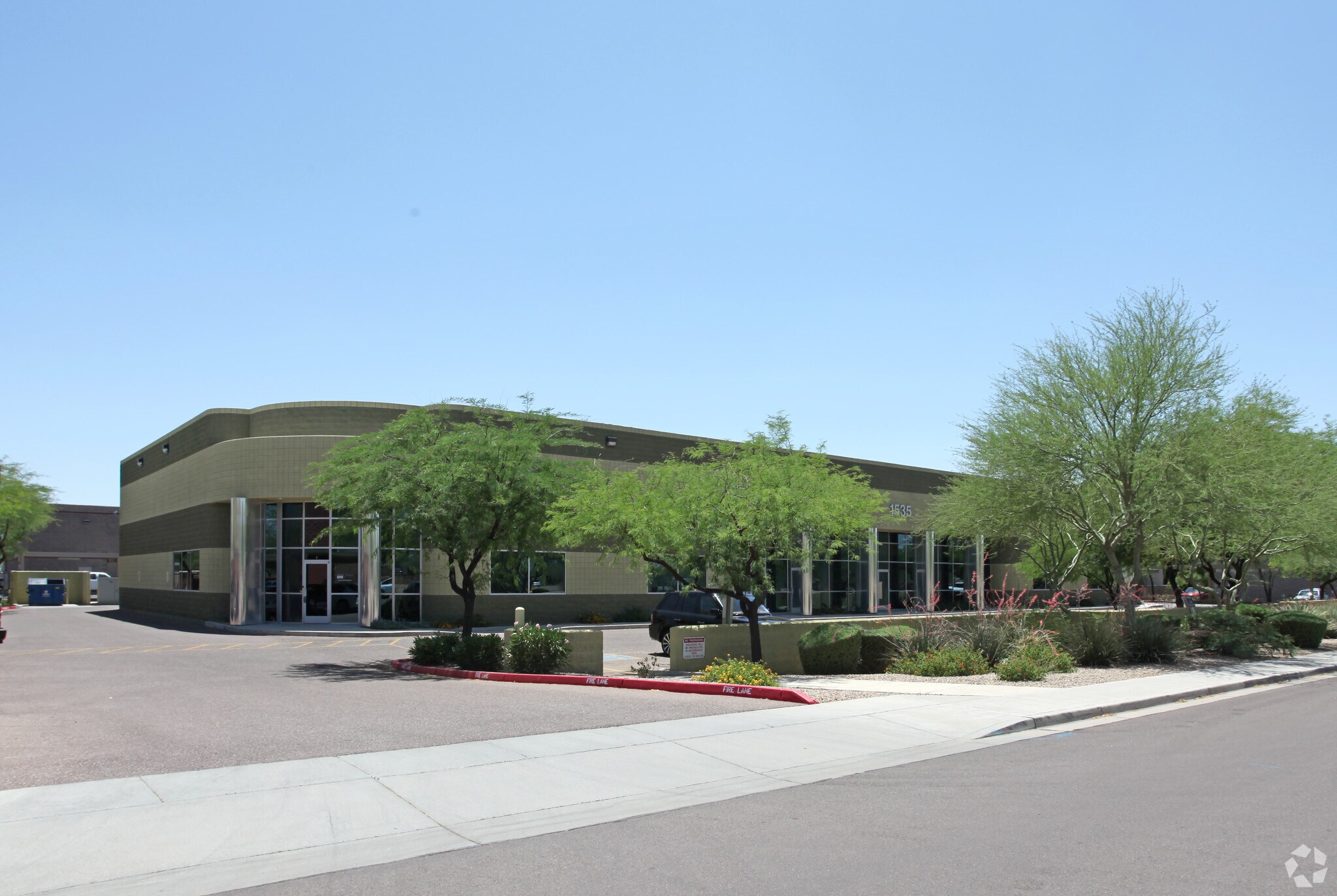 1535 W Parkside Ln, Phoenix, AZ à louer Photo de l’immeuble– Image 1 sur 4