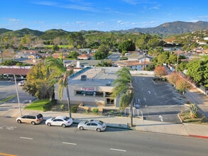 233 W Harvard Blvd, Santa Paula, CA à louer Aérien– Image 1 sur 24