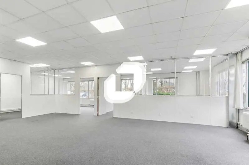 Local d’activités dans Villepinte à louer - Photo de l’immeuble – Image 2 sur 13