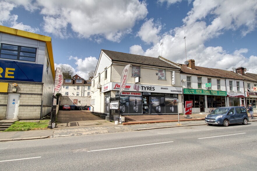 23-25 Brighton Rd, Redhill à louer - Photo de l’immeuble – Image 1 sur 3