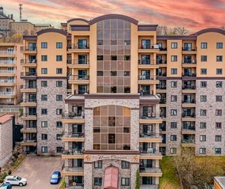 Plus de détails pour 325 Rue Jacques-Cartier E, Chicoutimi, QC - Logement à vendre