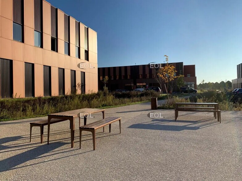 Local d'activités dans Tremblay-en-France à vendre - Photo de l’immeuble – Image 2 sur 4