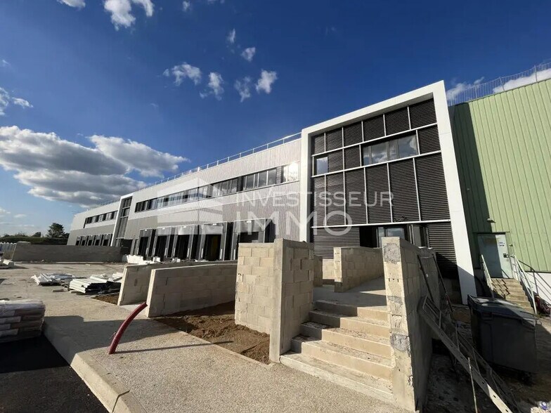 Local d’activités dans Garges-Lès-Gonesse à louer - Photo de l’immeuble – Image 1 sur 6