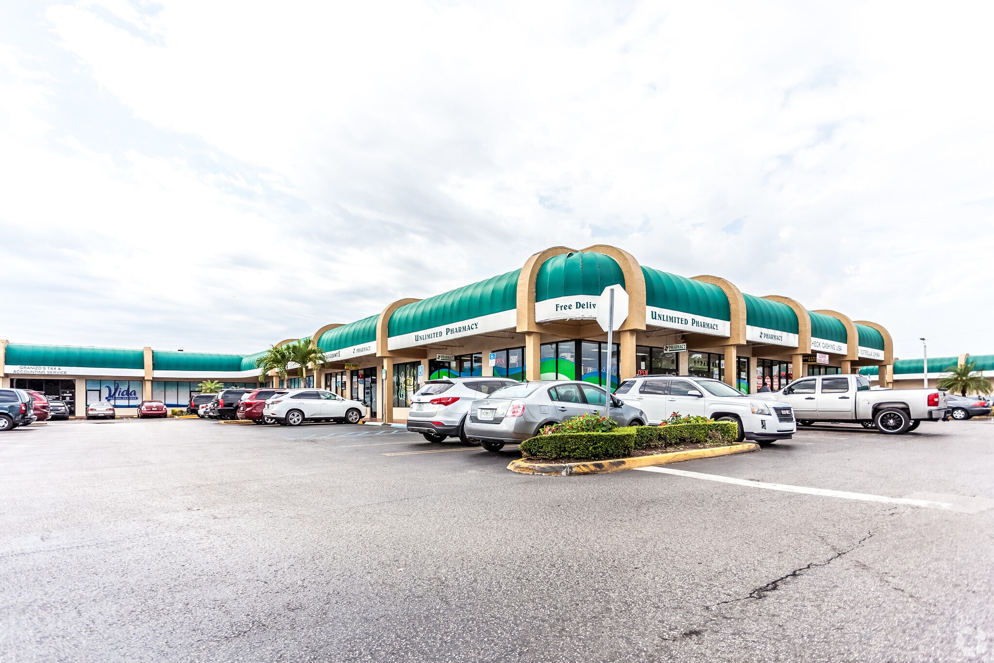 10900 W Flagler St, Miami, FL à louer Photo principale– Image 1 sur 9