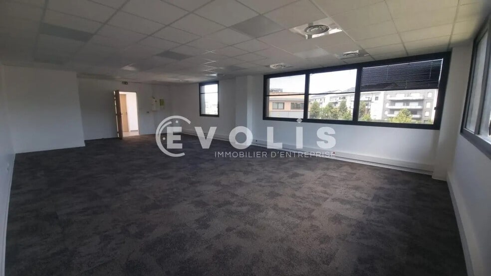 Bureau dans Serris à louer - Photo intérieure – Image 2 sur 5