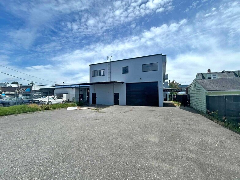 7123 Curragh Av, Burnaby, BC à vendre - Photo de l’immeuble – Image 2 sur 8