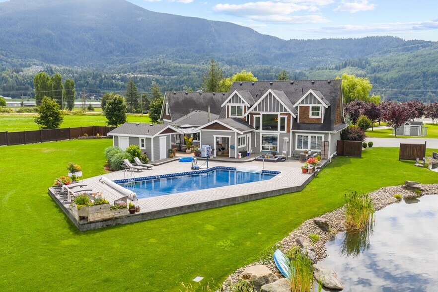 49517 Prairie Central Rd, Chilliwack, BC à vendre - Photo de l’immeuble – Image 3 sur 57