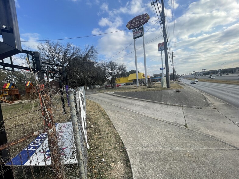 15838 San Pedro, San Antonio, TX à vendre - Photo de l’immeuble – Image 2 sur 12
