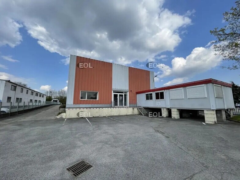 Local d’activités dans Coignières à louer - Photo de l’immeuble – Image 1 sur 6