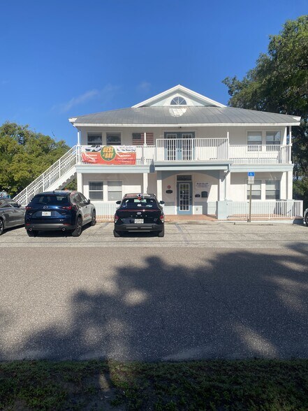 1215 12th St, Palm Harbor, FL à louer - Photo de l’immeuble – Image 1 sur 15