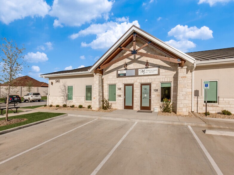 540 W Frontier Pky, Prosper, TX à louer - Photo de l’immeuble – Image 1 sur 16
