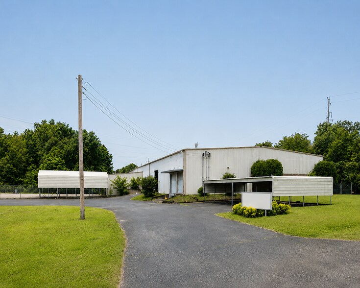 208 Edwards Dr, Jackson, TN à louer - Photo de l’immeuble – Image 1 sur 5
