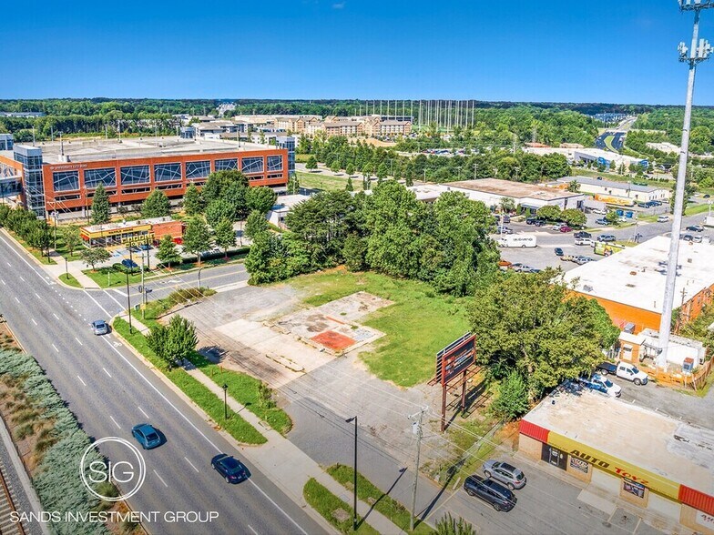 7305 N Tryon St, Charlotte, NC à vendre - Photo principale – Image 1 sur 8
