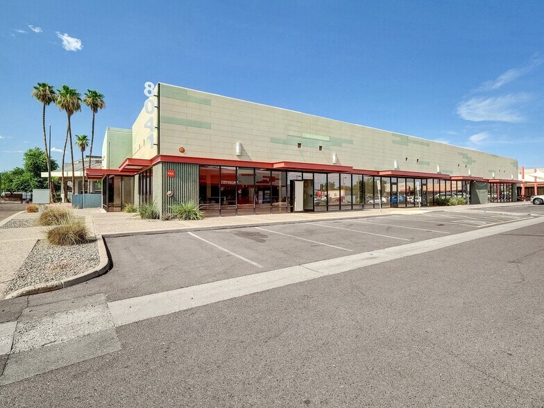 8041 N Black Canyon Fwy, Phoenix, AZ à louer - Photo de l’immeuble – Image 1 sur 3