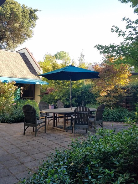 829 Sonoma Ave, Santa Rosa, CA à louer - Photo de l’immeuble – Image 3 sur 5
