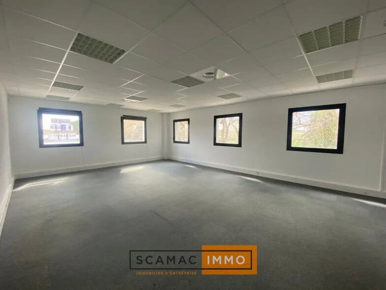 Bureau dans Éguilles à louer - Photo de l’immeuble – Image 3 sur 4