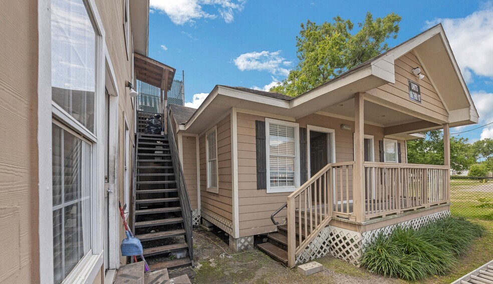 2119 Jensen Dr, Houston, TX à louer - Photo de l’immeuble – Image 2 sur 21