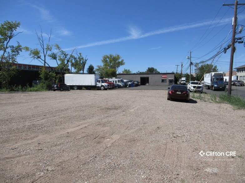 217 Avenue A, Carlstadt, NJ à louer - Photo de l’immeuble – Image 2 sur 4
