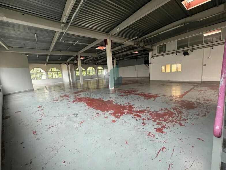 Local d’activités dans Aubervilliers à louer - Photo de l’immeuble – Image 2 sur 7