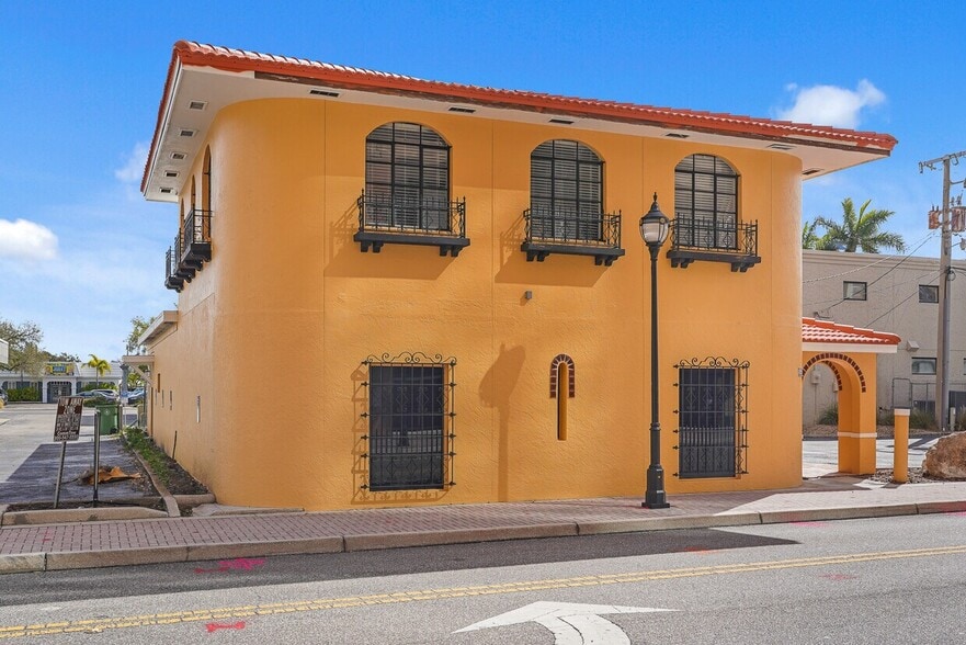 537 10th St W, Bradenton, FL à louer - Photo principale – Image 1 sur 30