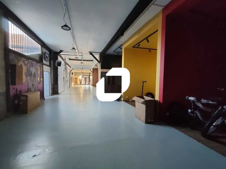 Local d’activités dans Versailles à louer - Photo intérieure – Image 2 sur 12