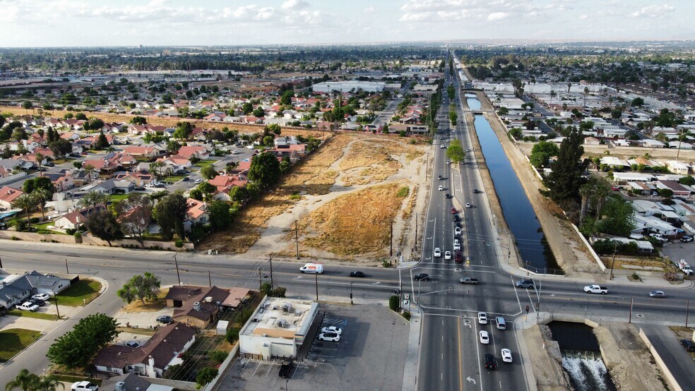 South H St, Bakersfield, CA à vendre - Photo de l’immeuble – Image 2 sur 6