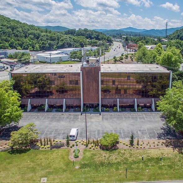 3959 Electric Rd, Roanoke, VA à louer - Aérien – Image 1 sur 6