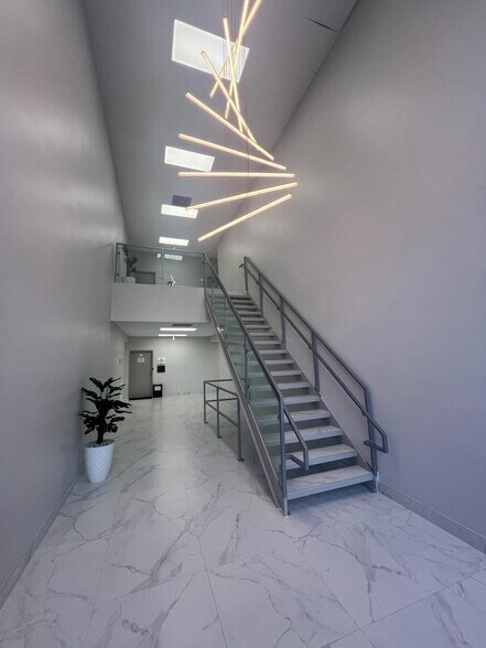 7819 N Dale Mabry Hwy, Tampa, FL à louer - Hall d’entrée – Image 1 sur 3