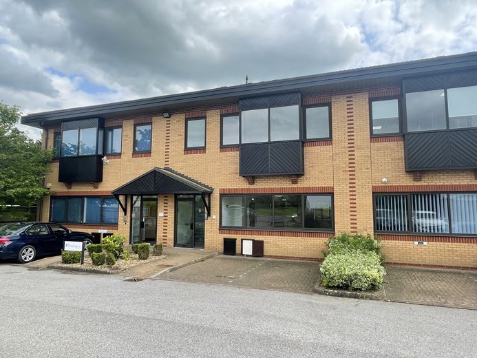 5-8 Thorney Leys Park, Witney à louer - Photo principale – Image 1 sur 3