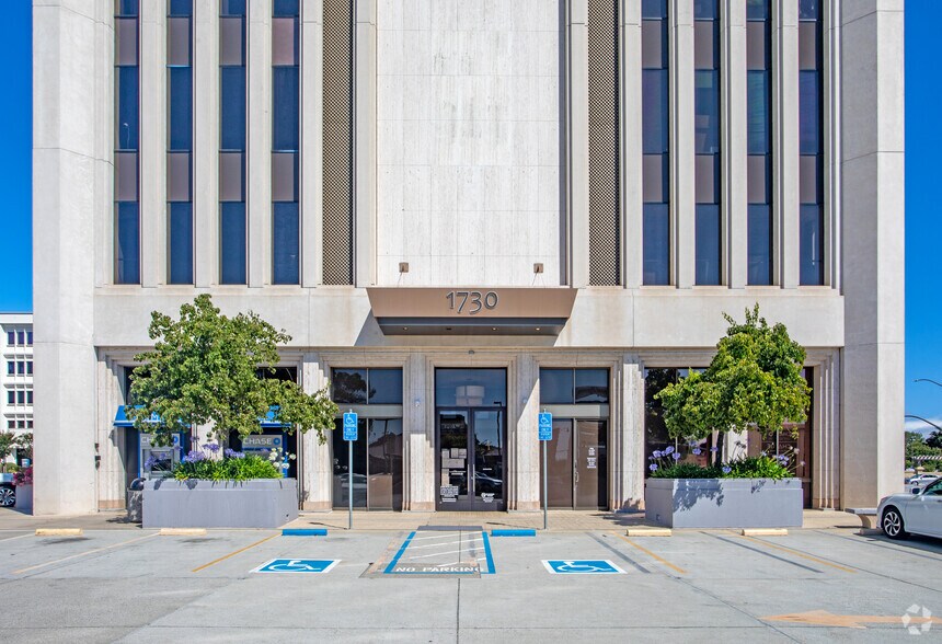 1730 S El Camino Real, San Mateo, CA à louer - Photo de l’immeuble – Image 2 sur 7