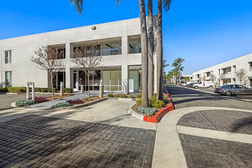 711 W 17th St, Costa Mesa, CA à louer - Photo de l’immeuble – Image 3 sur 9