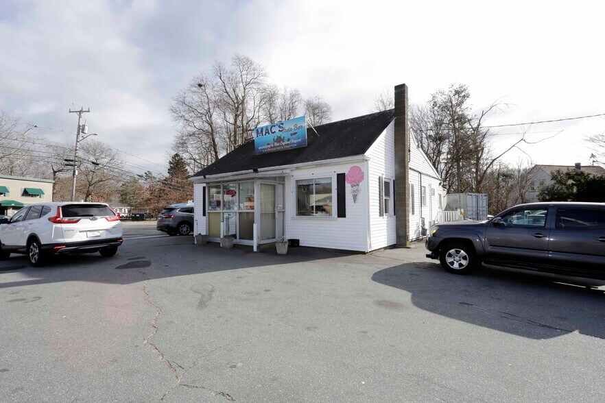 116 Sconticut Neck Rd, Fairhaven, MA à vendre - Photo de l’immeuble – Image 2 sur 20