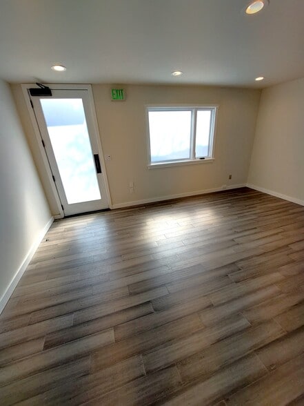 2106 NW Vernon Pl, Seattle, WA à louer - Photo intérieure – Image 2 sur 11